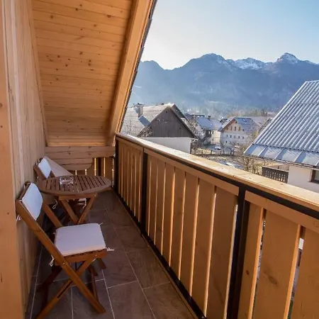 & Pr' Skalovc Bohinj