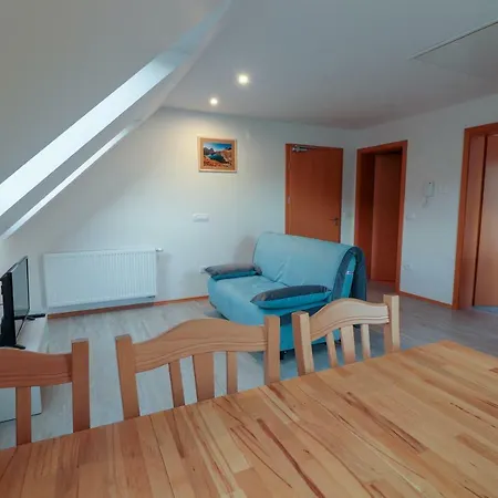 & Pr' Skalovc Bohinji-tó